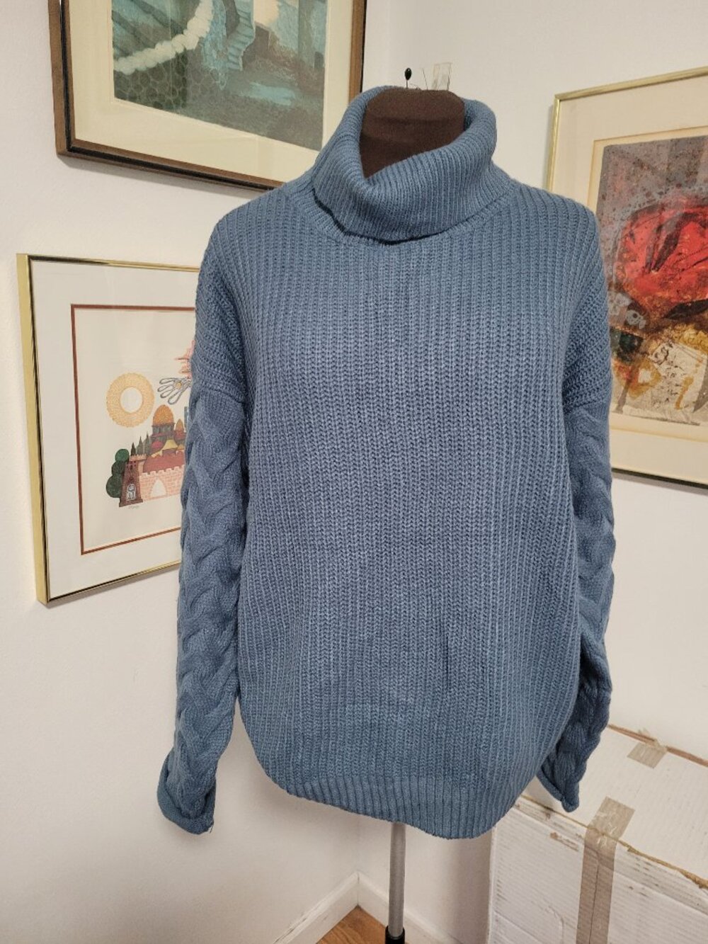 Pretty Garden Chic Blue Turtleneck with weave knit Sleeves Size L
